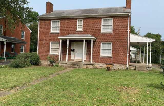Duplex located close to UK, Downtown or St Joe Hospital   20260716 photos photos