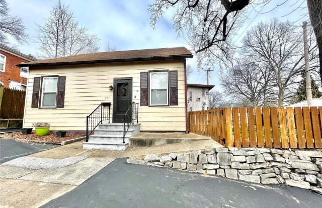 307 East Grant Street - 307 East Grant Street, Belleville, IL 62220
