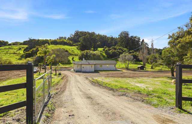 Beautiful Gated Country Property Gallery 4