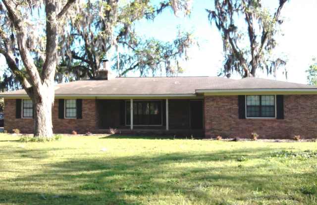 Charming 3BR Home with a Touch of Country in Dasher! photos photos