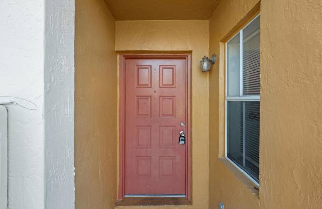 BEAUTFUL RENOVATED TOWNHOUSE 2 BEDROOMS AND 2/2.5 BATHROOMS Gallery 4