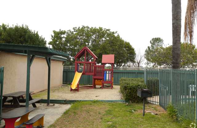 Foothill Courtyard Gallery 3