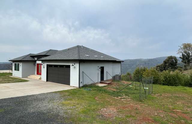 Breathtaking Paradise Retreat: Modern Home with Stunning Canyon Views and Next to Billie Park! - 6190 Forty Oaks Lane, Paradise, CA 95969