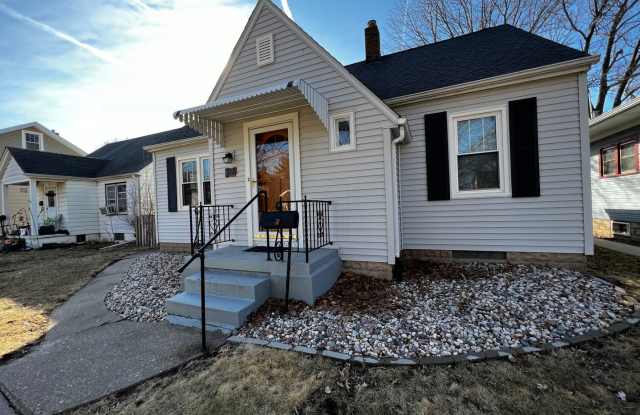 2 bedroom home with bonus room in Davenport photos photos