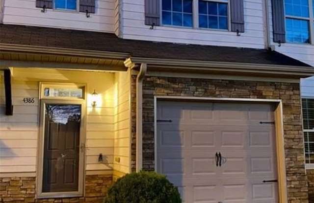 4386 Stone Gate Way - 4386 Stone Gate Way, East Point, GA 30344