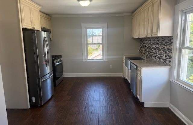 523 Bayview Avenue photos photos