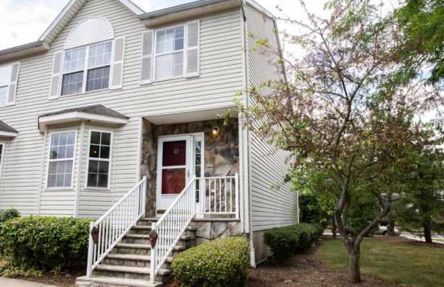 14 ASHLEY CT - 14 Ashley Court, Franklin Park, NJ 08873