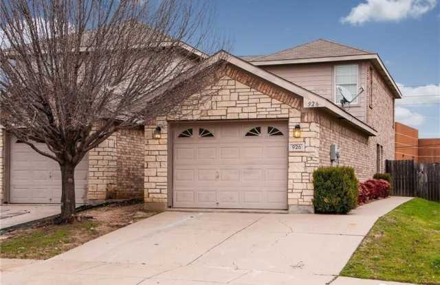 926 Walnut Street - 926 Walnut Street, Burleson, TX 76028