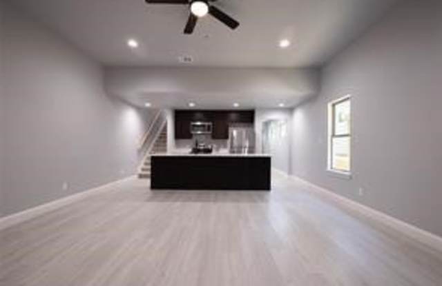 419 W Elm Street Gallery 2