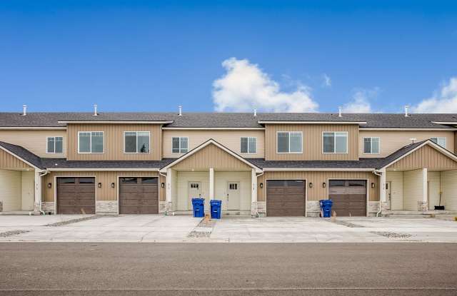 Newer Townhome in St. Anthony with Unfinished Basement & Private Patio Gallery 1