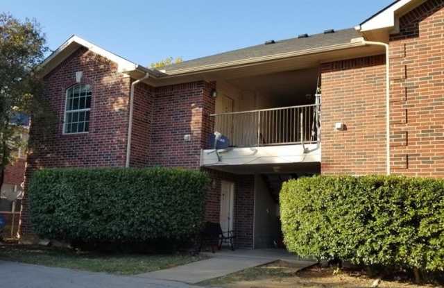 402 Wells Court - 402 Wells Court, Keene, TX 76059