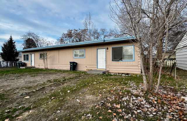 Duplex for Rent Pet Friendly! - 715 South Woodberry Street, Moses Lake, WA 98837