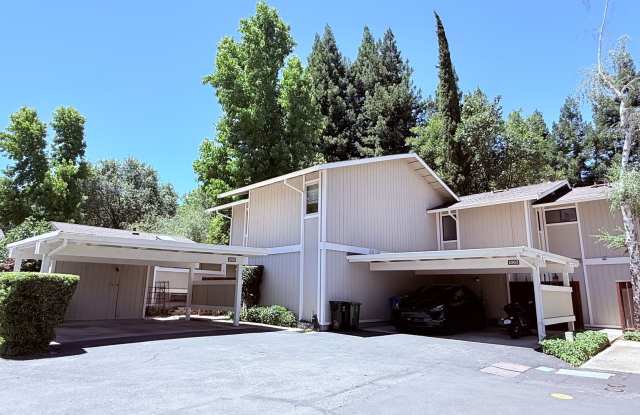 Updated and Move-In Ready 3BD/2.5BA Townhouse Near Downtown Danville- Available Now! photos photos
