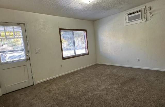 418 9th Street West Gallery 2
