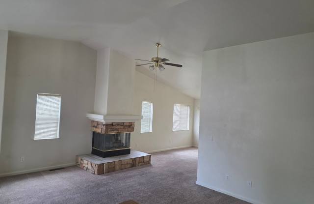 Great location for a 4 bedroom 3 car garage home Gallery 4