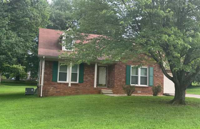Exit 8! Rossview School. 4 Bed/2 Bath over 1700 Sq.ft! photos photos