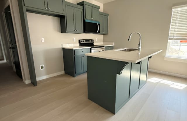 NEWLY CONSTRUCTED 2BR/2BA Duplex + HALF OFF 2nd Month's Rent!* Gallery 4