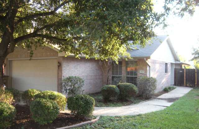 Canterbury Classic - 3/2 - New Appliances  - Finished Garage - Big Yard - $1975 Gallery 1