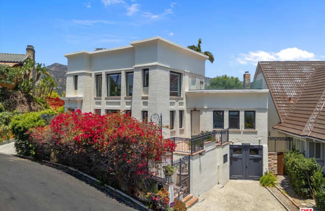 2700 Glendower Avenue Gallery 1