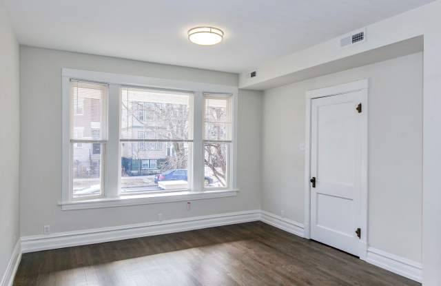 1940 W Oakdale Avenue Gallery 2