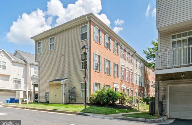 519 ENSEMBLE Court Gallery 1