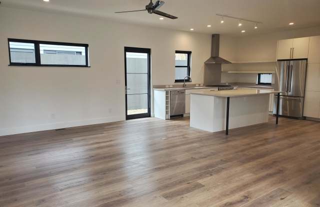 423 N 8th St. photos photos