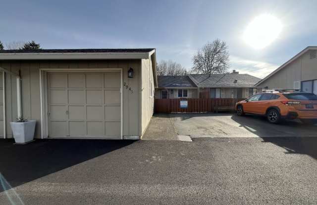 Bright 2 bedroom, 1 bath in a Private community with surrounding amenities in Hillsboro Magnolia Estate! photos photos