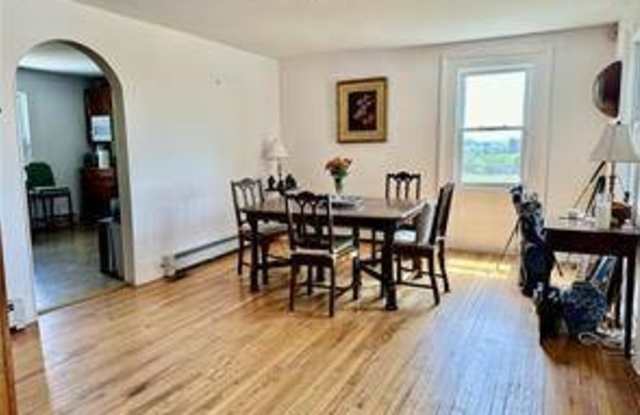 300 N Kaisertown RD Gallery 4