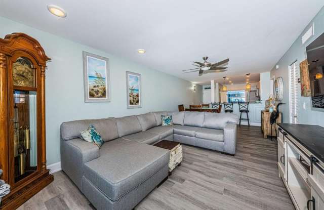6265 SUN Boulevard Gallery 4