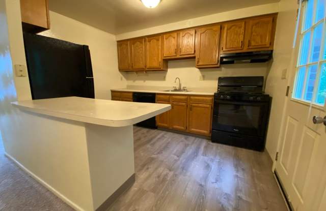 Incredible Two Bedroom Townhouse in Plum! Garage, Yard & More! Call Today! photos photos