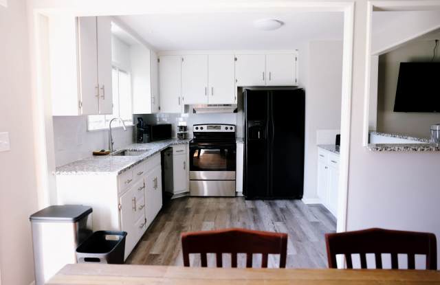 Move in special!! Beautiful 3BR/2BA w/ Garage  Fenced Yard photos photos