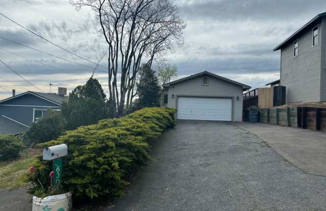 Avail 11/7. Nicely Updated Home in Downtown Newcastle with new HVAC! - 630 Cherry Lane, Newcastle, CA 95658