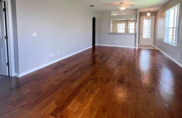 Gorgeous 3 bedroom, two bathroom home in 55+ Legacy of Leesburg! Gallery 4