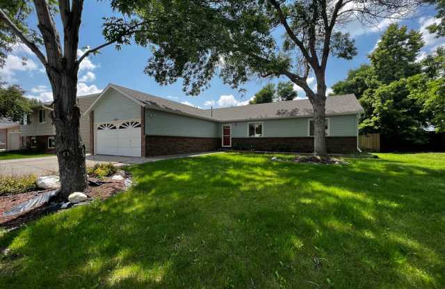 Charming 3-Bed/2-Bath Home in Loveland! Gallery 3