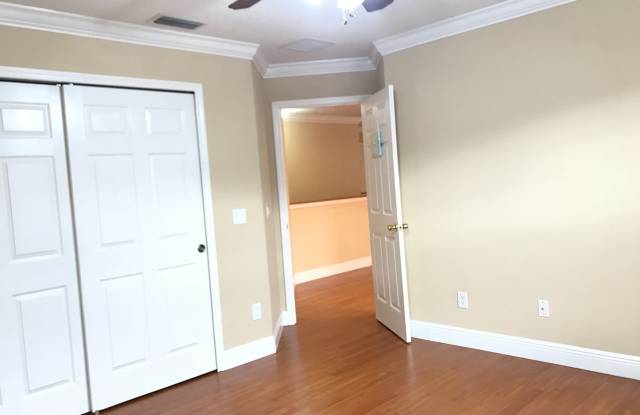 AMAZING HOME WITH LAKEFRONT VIEW! photos photos