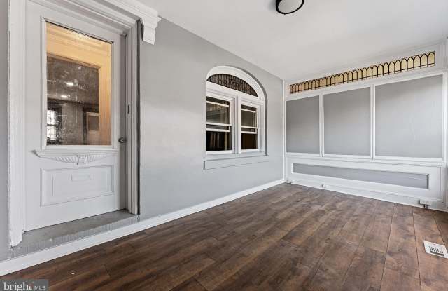 4938 CHESTNUT Street Gallery 4