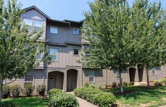 RENT SPECIAL: $500 Off First Full Month's Rent With One Year Lease!~ Madras 1951 - 1951 Madras Street Southeast, Salem, OR 97306