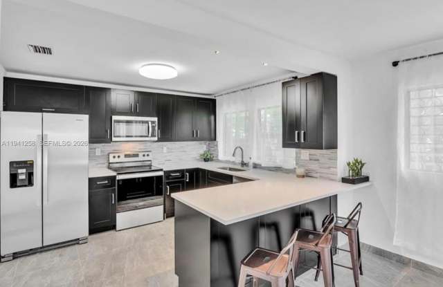 211 SE 9th St photos photos