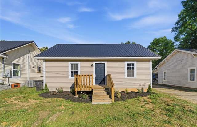 Lovely 3 bedroom, 1 bathroom home near Downtown Winston Salem! Gallery 1