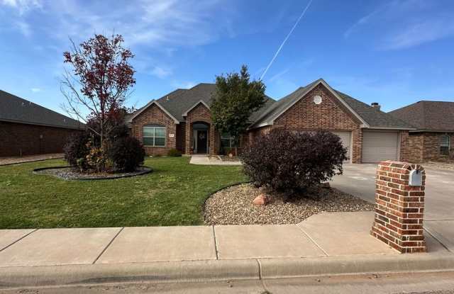 Stunning 4 Bed Home! 3 Car garage ! Mesa School District! Gallery 3