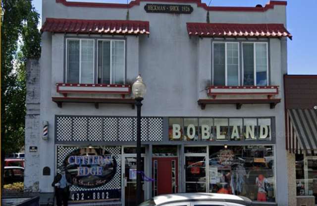 2 Bedroom up stairs apartment - 123 East Railroad Avenue, Shelton, WA 98584