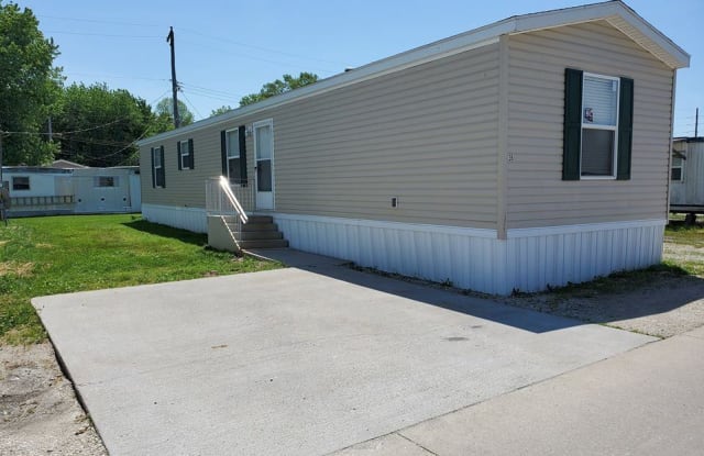 1301 Devils Glen Rd - 1301 Devils Glen Road, Bettendorf, IA 52722