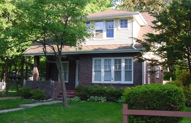 711 Britten Ave - 711 Britten Avenue, Lansing, MI 48910