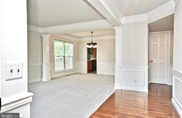 724 LONGFELLOW DRIVE NE Gallery 4