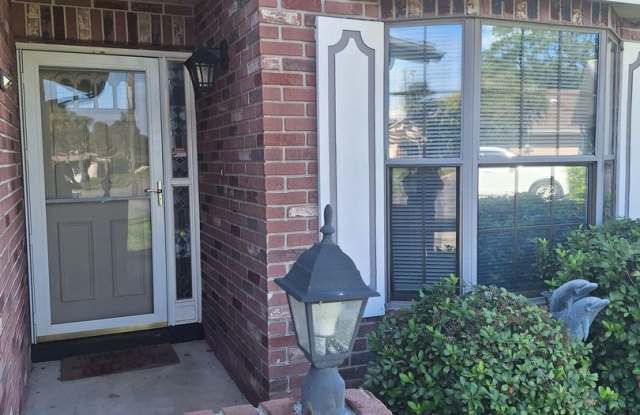 2BR 2BA 1 car garage Duplex with 2 porches Gallery 3