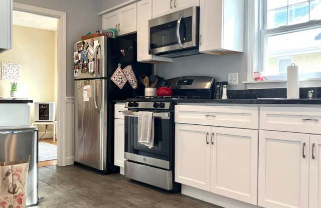 HUGE 3 bed duplex in the heart of Oak Square! photos photos