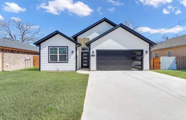 1323 S Montgomery photos photos