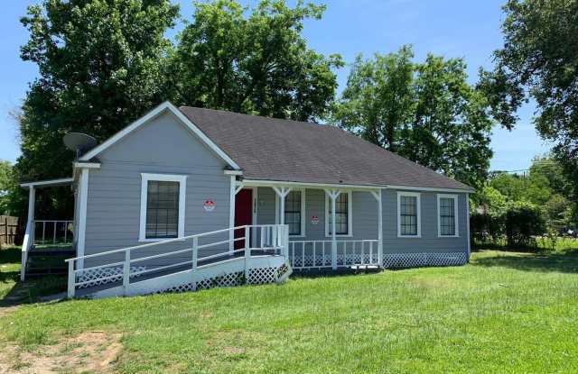 1875 Trinidad St - 4 Bedroom House Gallery 1