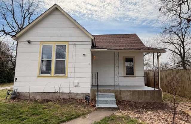 408 E 41st Street — 1 Bedroom / 1 Bathroom with Fenced Yard photos photos
