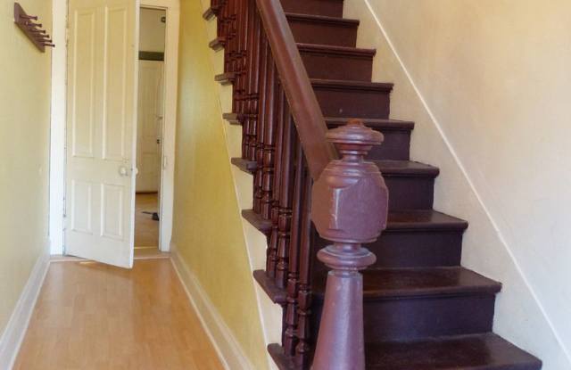 ***PENDING APPLICATION***3 Bedroom, 1 Bath Uptown Victorian Port Townsend Home For Rent! Gallery 4